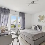 Prime Host Lovely شقة